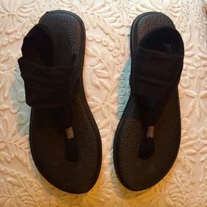 Black Flat Sandal Sanuk Yoga Sling
